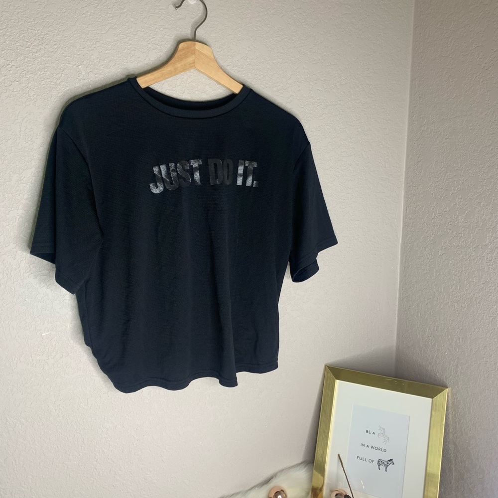 Nike Just Do It Graphic Logo Crew Tee • Black • S
